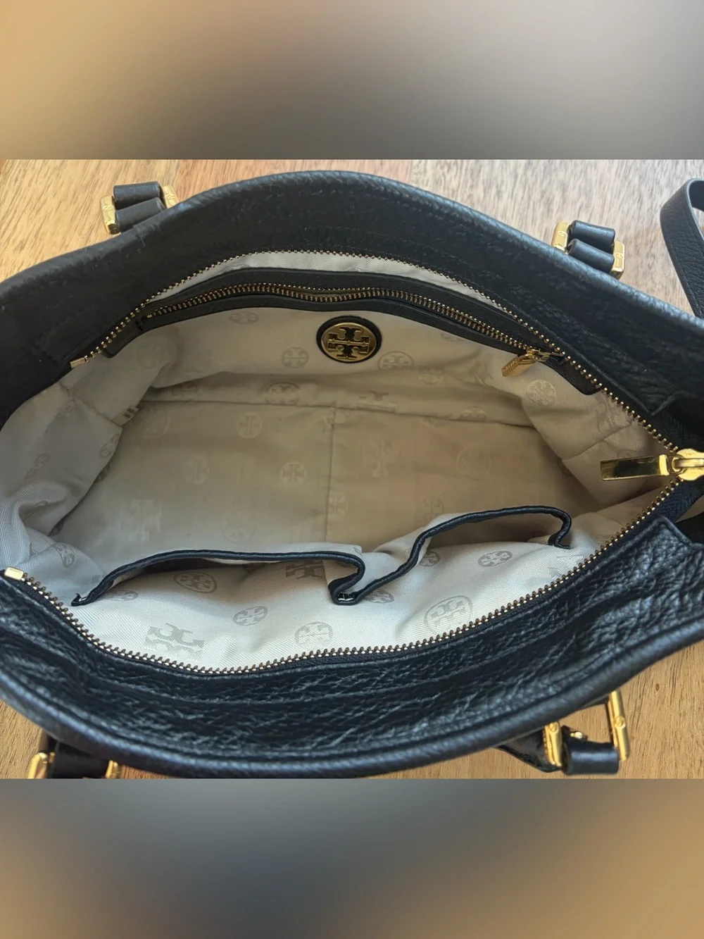 Tory Burch Amanda Medium Tote black pebbled leather detachable strap
